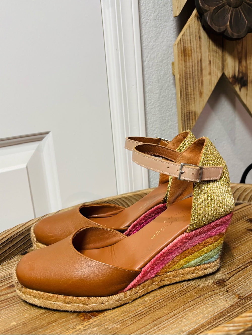 Kurt Geiger Tan Rainbow Wedge Espadrilles with Braided Heel sz 38 ๐